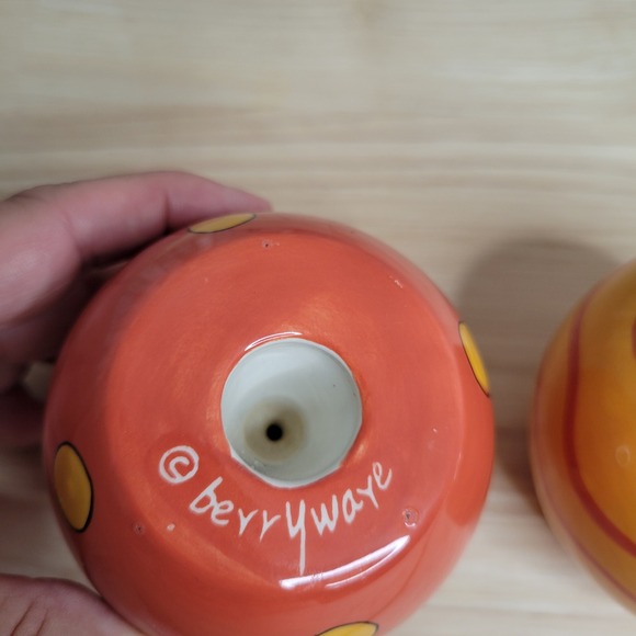 Berrywaye Painted Ceramic Balls salt Pepper Decorative Collectible‎ Display Set - Picture 3 of 6